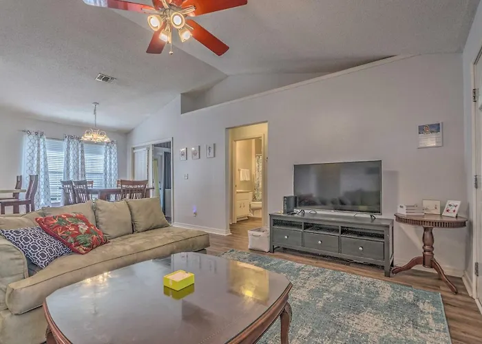 10 Mi To Downtown Pensacola: Pets Welcome!