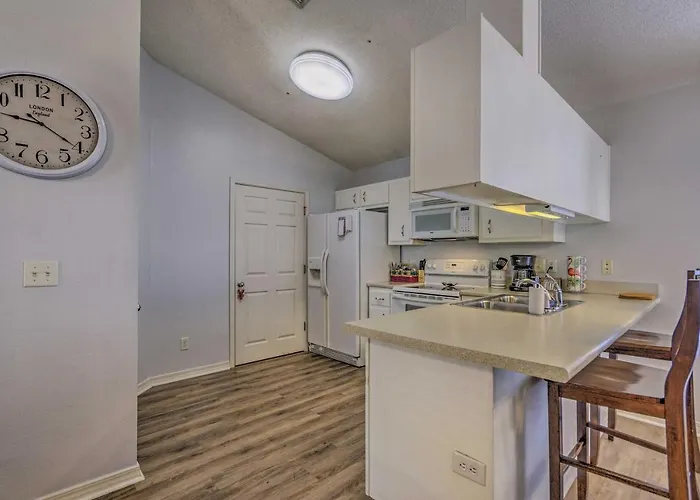 Holiday home 10 Mi To Downtown Pensacola: Pets Welcome!