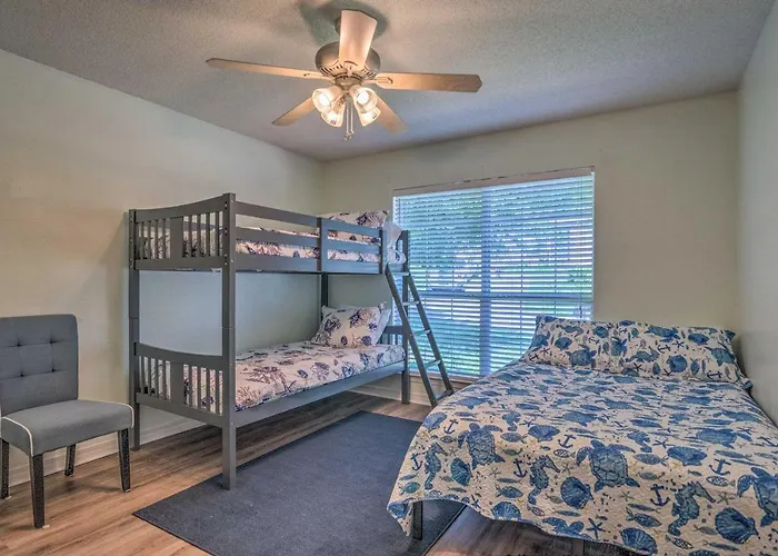 10 Mi To Downtown Pensacola: Pets Welcome!