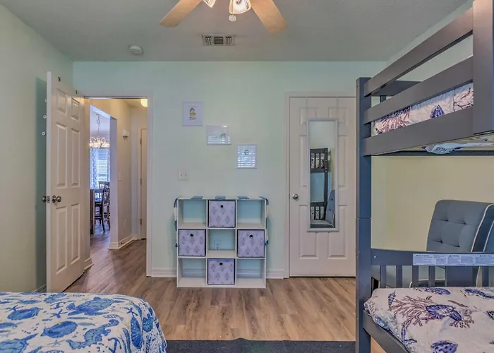 10 Mi To Downtown Pensacola: Pets Welcome!